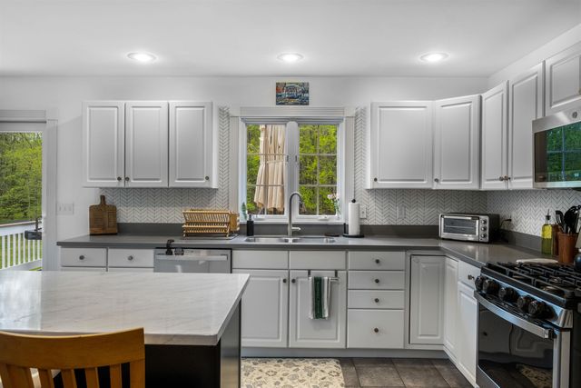 278 Long Hill Road, Dover, NH 03820