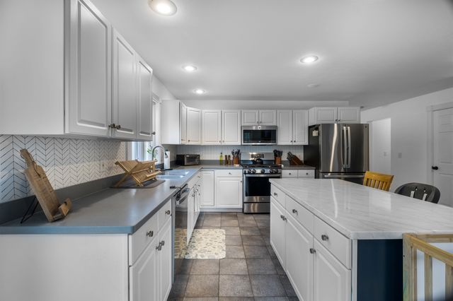 278 Long Hill Road, Dover, NH 03820