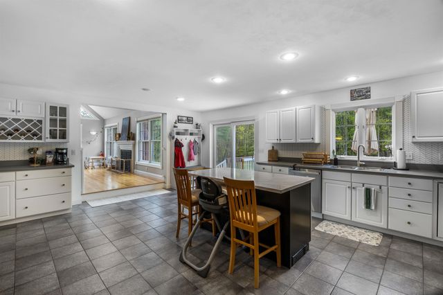 278 Long Hill Road, Dover, NH 03820