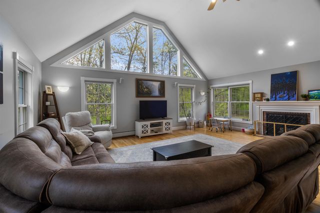 278 Long Hill Road, Dover, NH 03820
