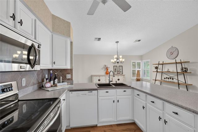 25102 MERIWEATHER ROAD, Leesburg, FL 34748