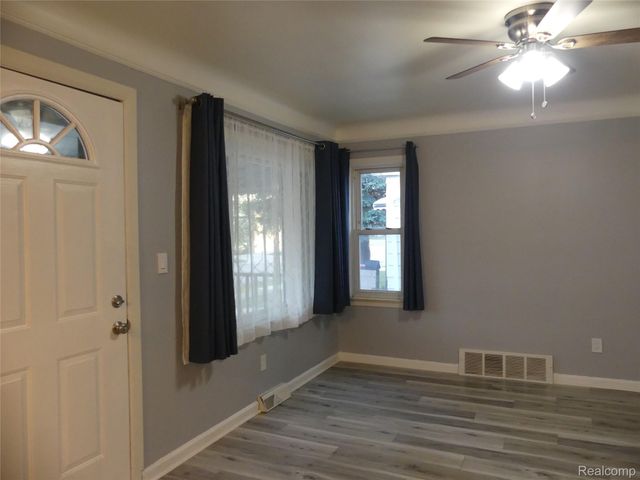 1860 Pagel Avenue, Lincoln Park, MI 48146