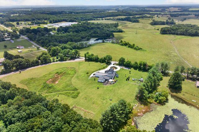 3358 Plateau Rd, Crossville, TN 38571
