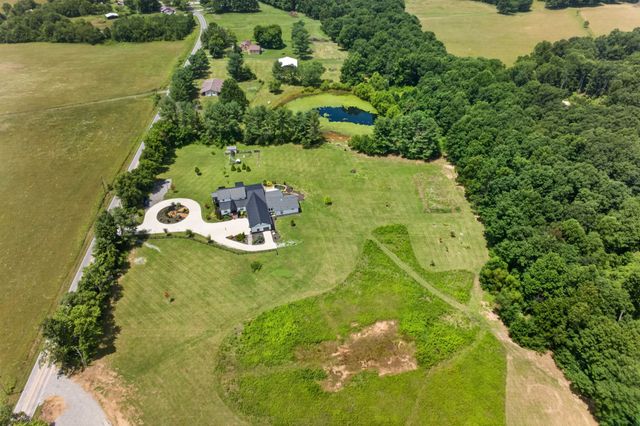 3358 Plateau Rd, Crossville, TN 38571