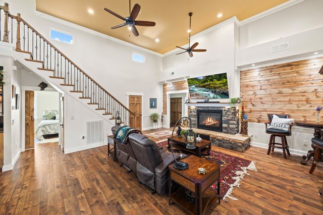 3358 Plateau Rd, Crossville, TN 38571