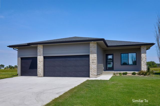 8137 Buckley Street, Johnston, IA 50131