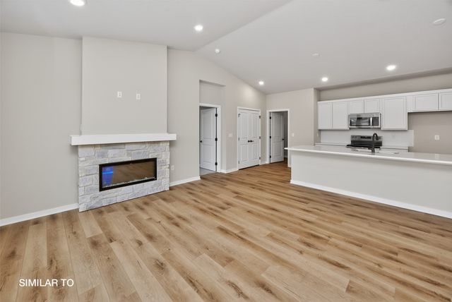 8137 Buckley Street, Johnston, IA 50131