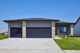 8137 Buckley Street, Johnston, IA 50131