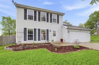 9 Chaucer Lane, Streamwood, IL 60107