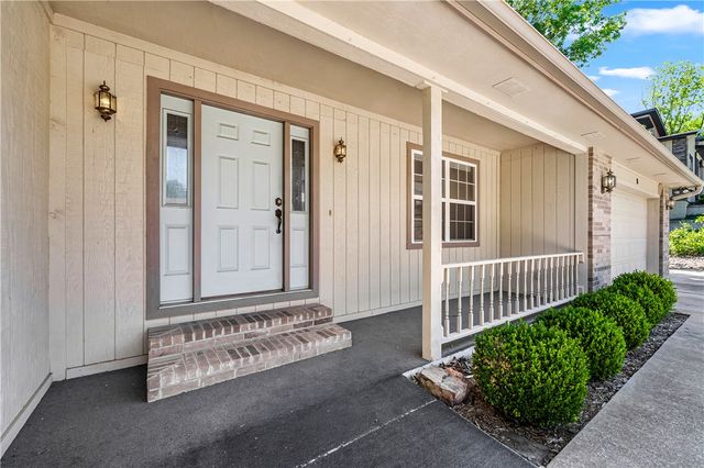 8 Cheviot Lane, Bella Vista, AR 72715