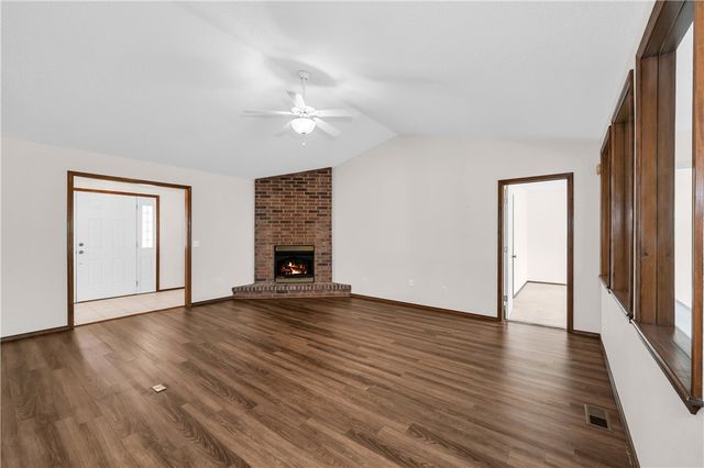 8 Cheviot Lane, Bella Vista, AR 72715