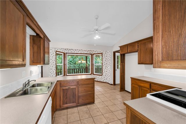 8 Cheviot Lane, Bella Vista, AR 72715