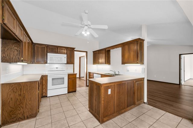 8 Cheviot Lane, Bella Vista, AR 72715