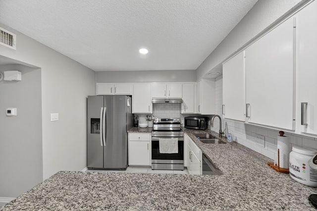 1202 W Scharbauer Dr, Midland, TX 79705