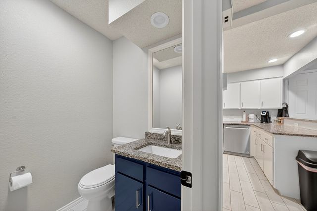 1202 W Scharbauer Dr, Midland, TX 79705