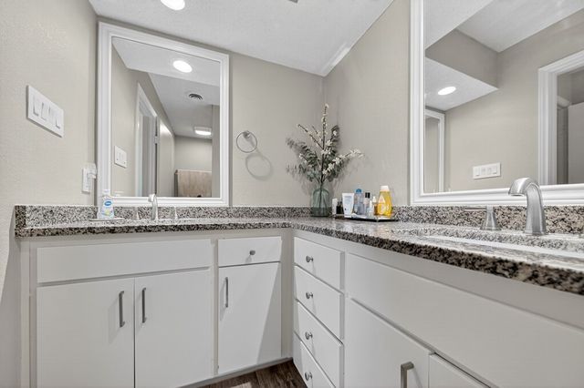 1202 W Scharbauer Dr, Midland, TX 79705