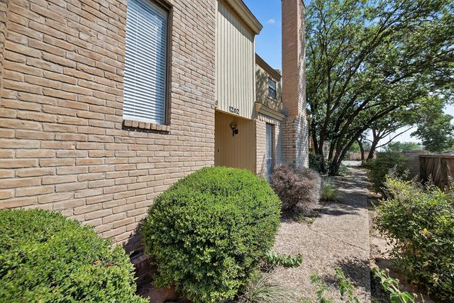 1202 W Scharbauer Dr, Midland, TX 79705