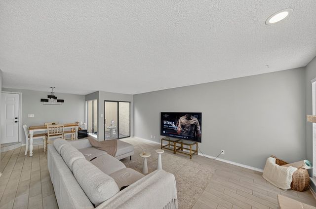 1202 W Scharbauer Dr, Midland, TX 79705