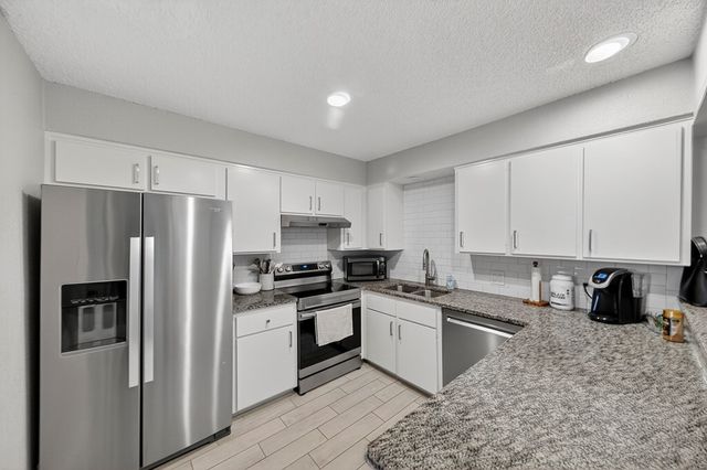 1202 W Scharbauer Dr, Midland, TX 79705