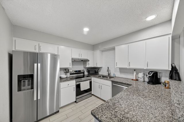 1202 W Scharbauer Dr, Midland, TX 79705