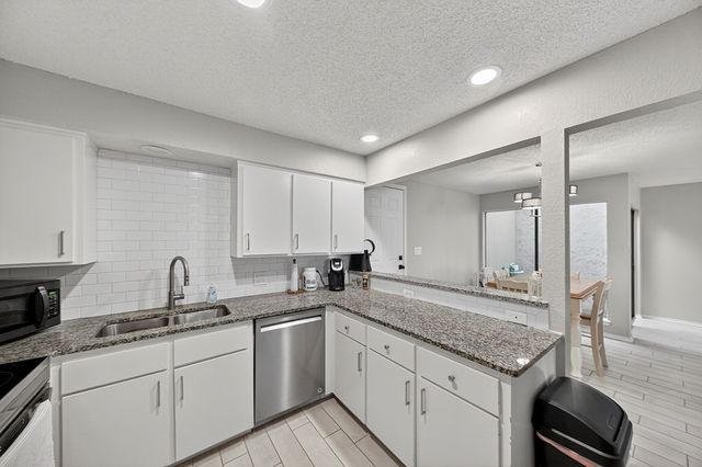 1202 W Scharbauer Dr, Midland, TX 79705