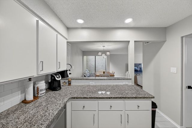 1202 W Scharbauer Dr, Midland, TX 79705