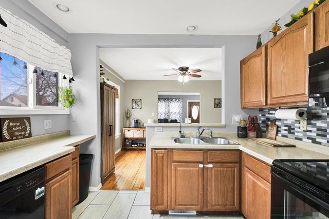 1013 Pearl STREET, Waukesha, WI 53186