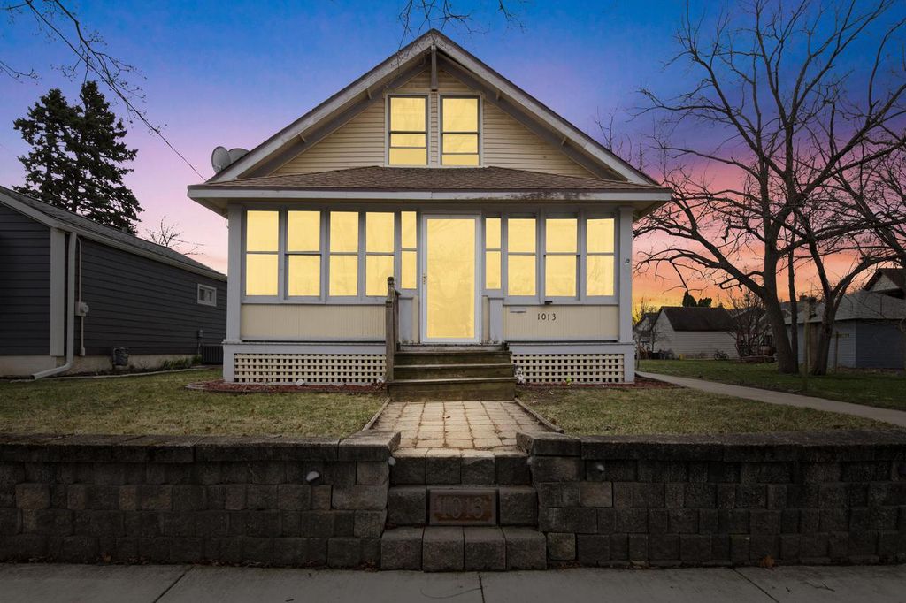 1013 Pearl STREET, Waukesha, WI 53186