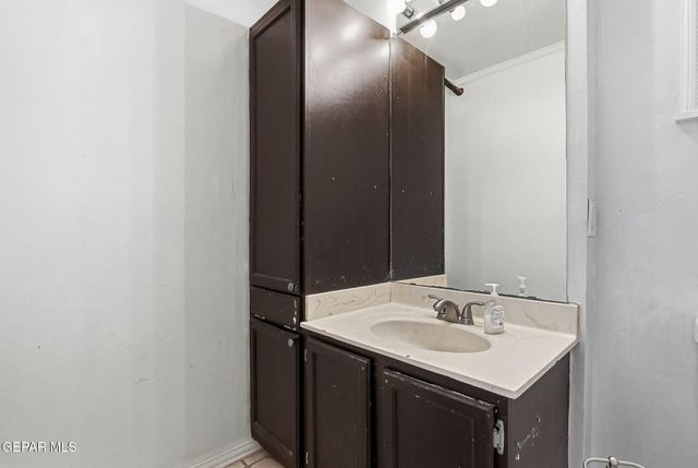 1530 Common Drive 2, El Paso, TX 79936