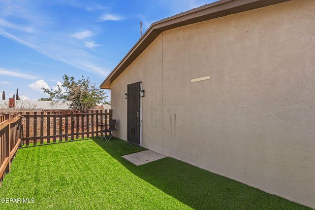 1530 Common Drive 2, El Paso, TX 79936