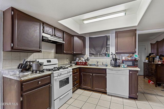 1530 Common Drive 2, El Paso, TX 79936