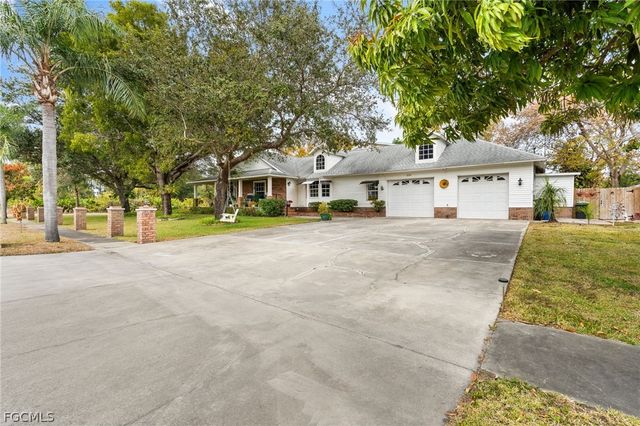 2724 3rd ST SW, Lehigh Acres, FL 33976