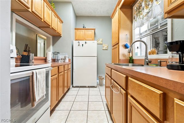 2724 3rd ST SW, Lehigh Acres, FL 33976