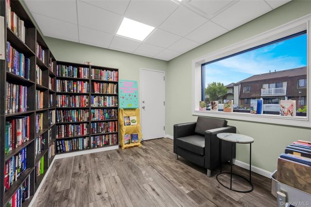41 Cambridge Drive W, Copiague, NY 11726