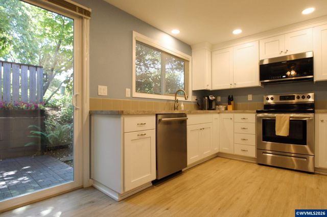 1183 Karen Wy NW, Salem, OR 97304