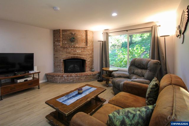 1183 Karen Wy NW, Salem, OR 97304