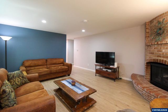 1183 Karen Wy NW, Salem, OR 97304