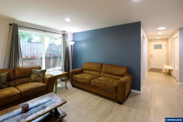 1183 Karen Wy NW, Salem, OR 97304