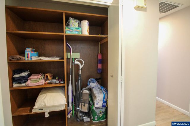 1183 Karen Wy NW, Salem, OR 97304
