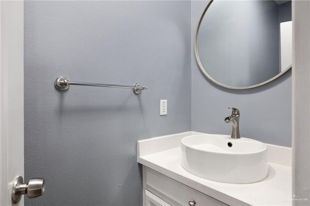 2427 E 5th Street, Mission, TX 78572