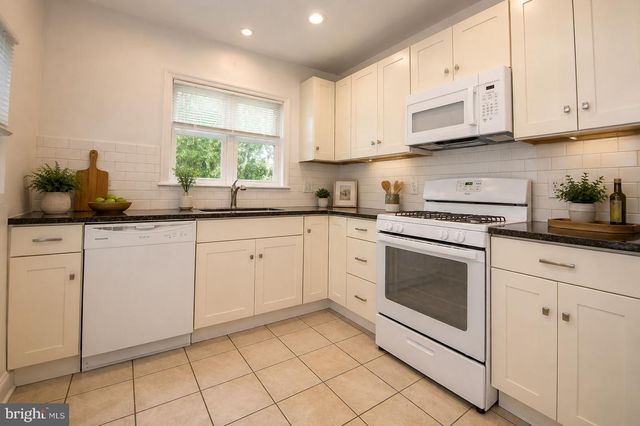 326 E LINDEN ST, Kennett Square, PA 19348