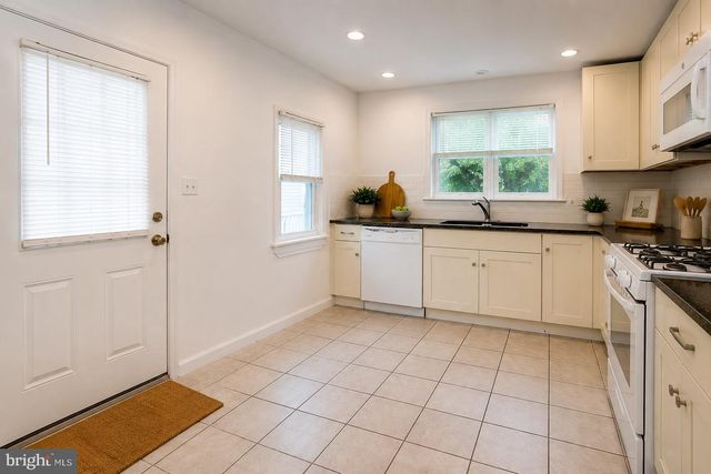 326 E LINDEN ST, Kennett Square, PA 19348