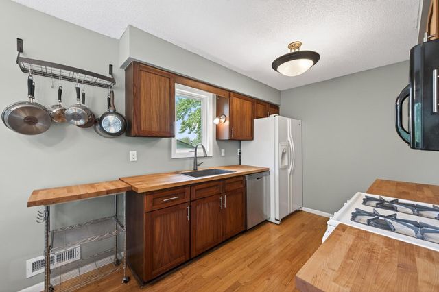 1030 Whitney Drive, Apple Valley, MN 55124