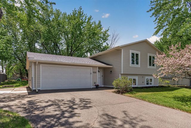 1030 Whitney Drive, Apple Valley, MN 55124