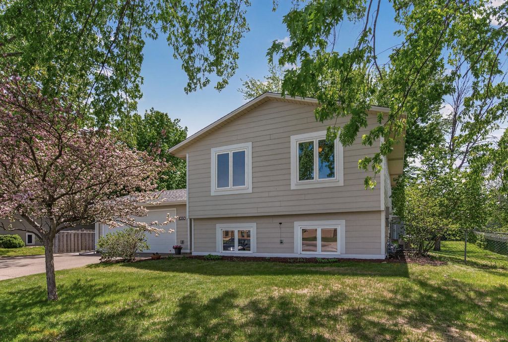 1030 Whitney Drive, Apple Valley, MN 55124
