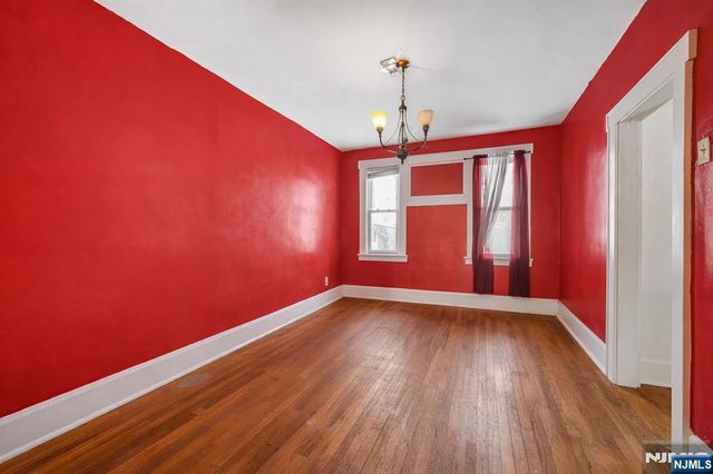 352 12th Street, Newark, NJ 07107