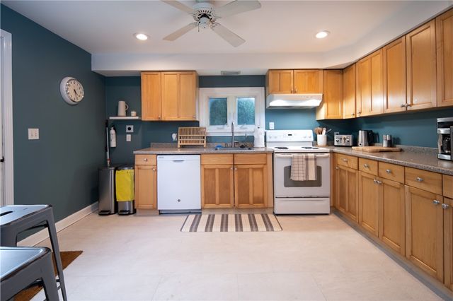 534 Aquidneck Avenue A, Middletown, RI 02842