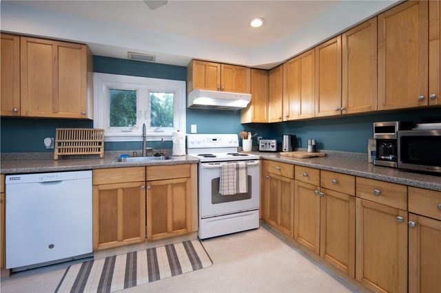 534 Aquidneck Avenue A, Middletown, RI 02842