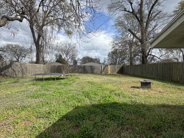 646 Fitzhugh, Paris, TX 75460