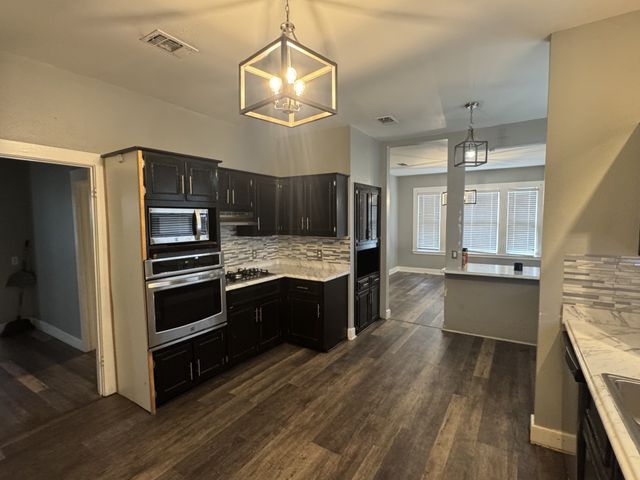 646 Fitzhugh, Paris, TX 75460